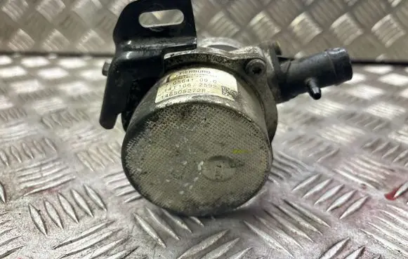 Nissan Note (E12) Vacuum pump 146505272R