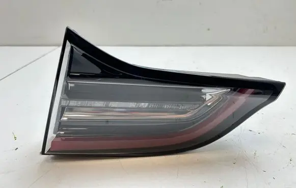 Tesla Model 3 Tailgate rear/tail lights 1077402