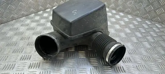 BMW 1 F20 F21 Intake resonator 8601680