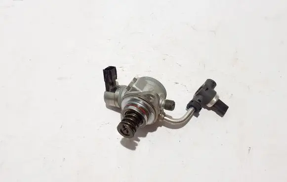 Volvo V60 Fuel injection high pressure pump 32140068