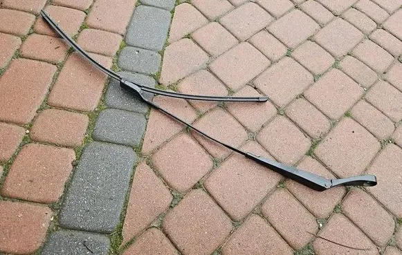 Opel Astra K Front wiper blade arm 39149320-