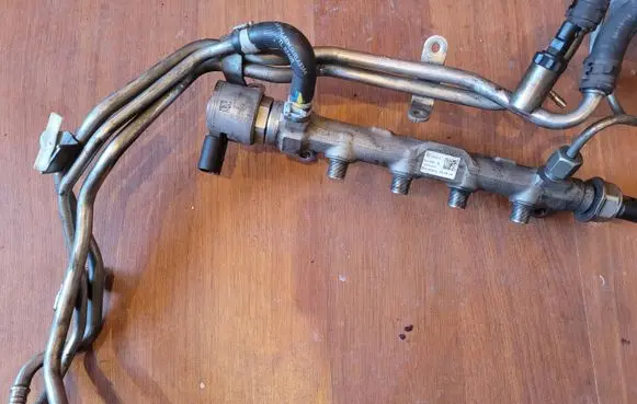 Audi A6 S6 C7 4G Fuel main line pipe 04L089E 0009261