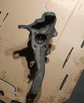 Front wheel hub spindle knuckle