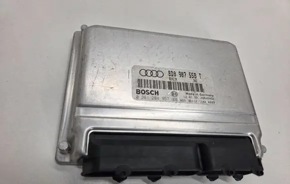 Audi A4 S4 B5 8D Engine control unit/module 8D0907558T 26SA5452 0261204957