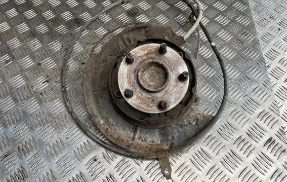 Toyota Corolla Verso E121 Rear wheel hub