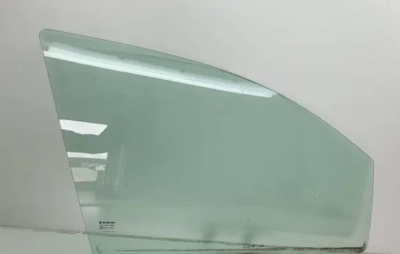 Suzuki SX4 S-Cross Front door window glass four-door