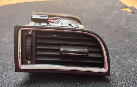 Skoda Superb B6 (3T) Dashboard side air vent grill/cover trim 3T0819702 1461147 W12001