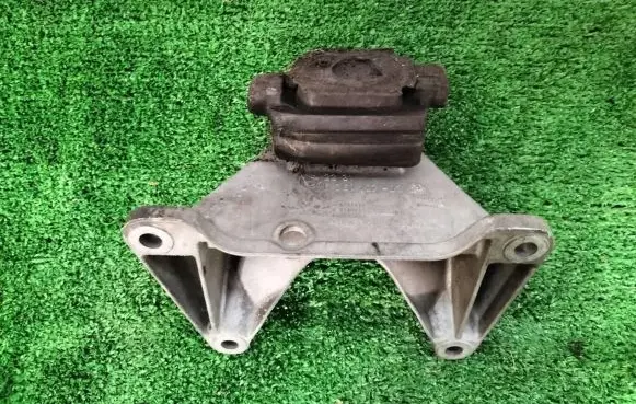 BMW 5 E60 E61 Gearbox mounting bracket 6761107
