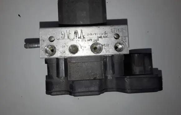 Volkswagen Polo V 6R ABS Pump 6R0907379AS