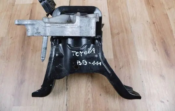 Engine mount bracket