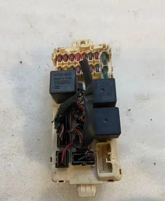 Mitsubishi Galant Fuse box set MR243166 7402
