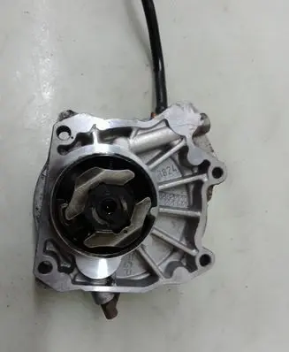 Opel Vectra C Vacuum pump 8824