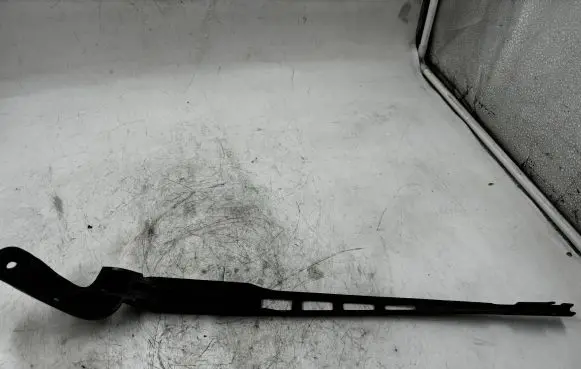 Audi A6 S6 C6 4F Front wiper blade arm 74560