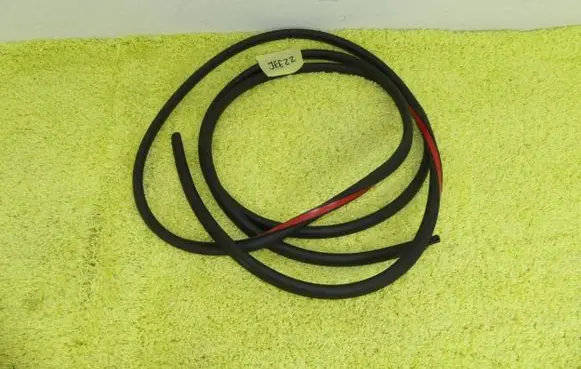 BMW 1 F40 Rubber seal front door (on door) 7387590