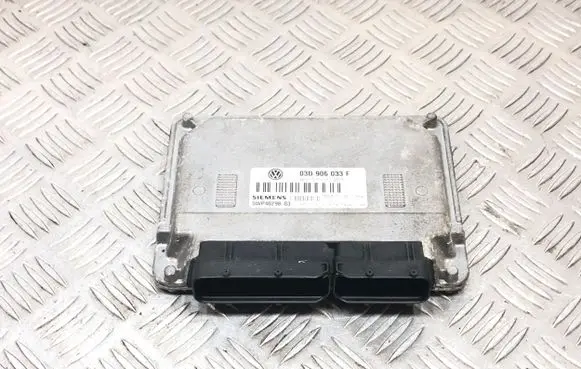 Volkswagen Polo IV 9N3 Engine control unit/module 03D906033F 613618 F4041044