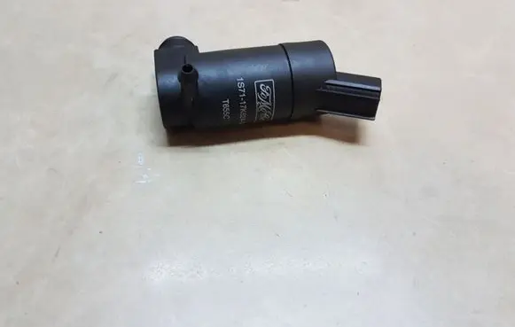 Ford Mondeo Mk III Windscreen/windshield washer pump 1S7117K624DC