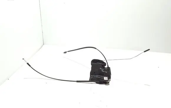 Chevrolet Silverado Rear door lock 13546554