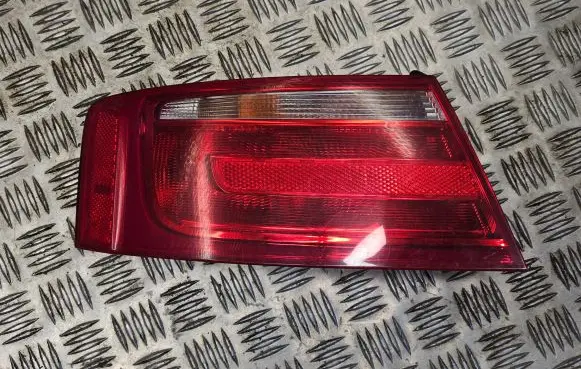 Audi A5 8T 8F Tailgate rear/tail lights 8T0945095
