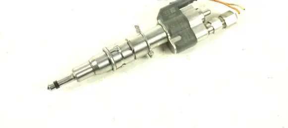 BMW 1 E81 E87 Fuel injector 7589048 1353758904809