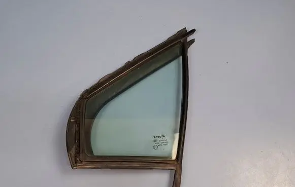 Toyota Yaris Front door vent window glass four-door 681260D021 682160D050