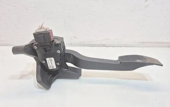 Opel Combo C Accelerator throttle pedal 6PV00811000 9129423