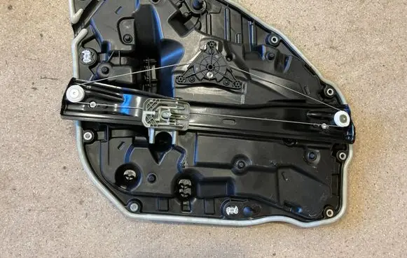 BMW X7 G07 Rear window lifting mechanism without motor 9450785