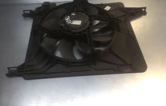 Nissan Qashqai Radiator cooling fan shroud
