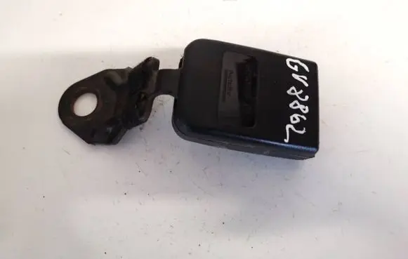 Middle seatbelt buckle (rear)