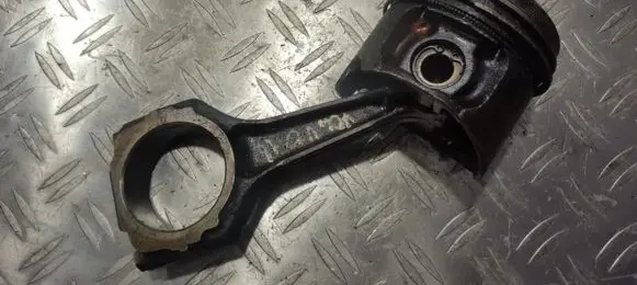 Volvo 440 Piston with connecting rod