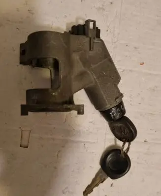 Volkswagen PASSAT B3 Ignition lock 357905851D