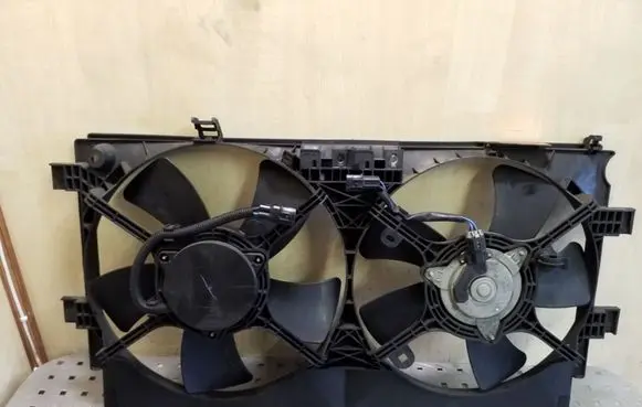Mitsubishi Outlander Radiator cooling fan shroud