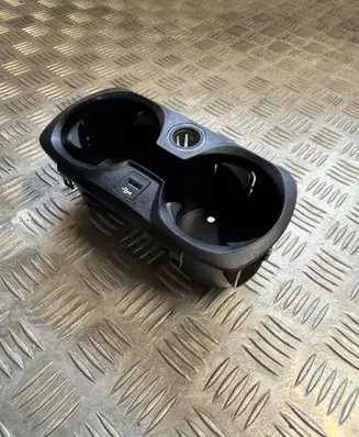 BMW i4 Cup holder 83329001 6809803 20220817