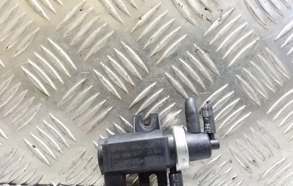 Volkswagen Golf IV Turbo solenoid valve 1J0906627