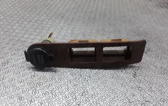 Hyundai Terracan 12 V Socket (front) 
