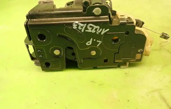 Volkswagen New Beetle Front door lock 3B1837015AS