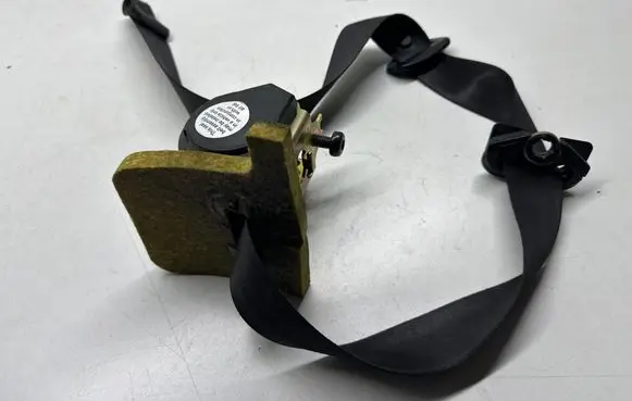 BMW 3 E46 Front seatbelt 560569321