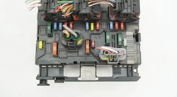 Peugeot 207 Fuse module 9659741880