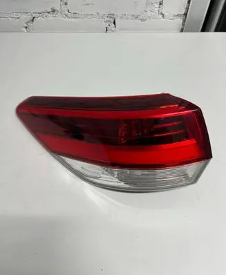 Toyota Highlander XU50 Rear/tail lights AIP23S3T AIP23S3T17 SAEAIP23S3T