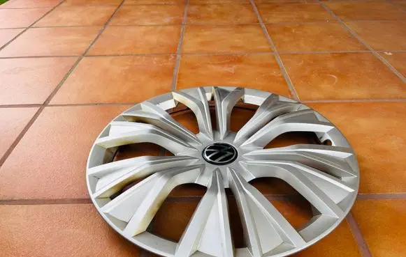 Volkswagen Caddy R17 wheel hub/cap/trim 2K7601147