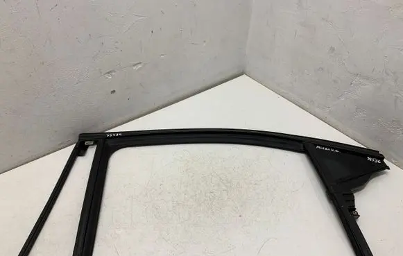 Rear vent window glass