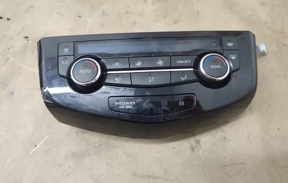 Nissan Qashqai Climate control unit 275004EA1A 2015721 T907771D