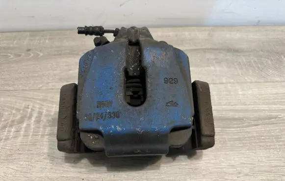 BMW 5 F10 F11 Front brake caliper 6024330