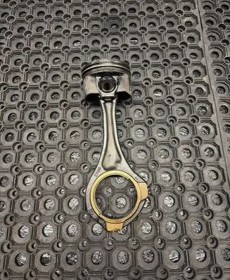 Mercedes-Benz CLS C218 AMG Piston with connecting rod 