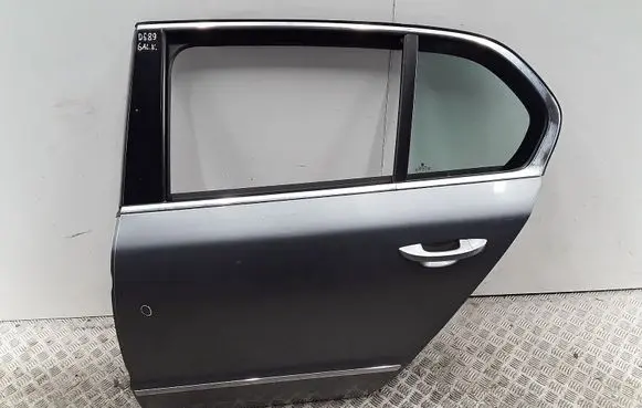 Skoda Superb B6 (3T) Rear door 