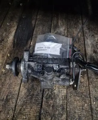 Audi A4 S4 B5 8D Fuel injection high pressure pump 0460404977