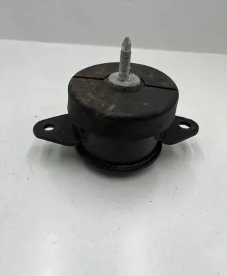Nissan Leaf II (ZE1) Engine mount bracket