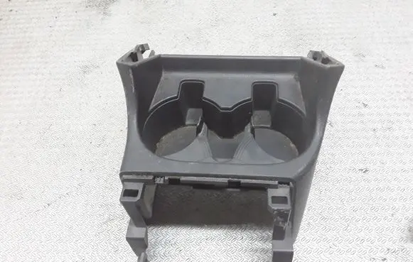 Cup holder front
