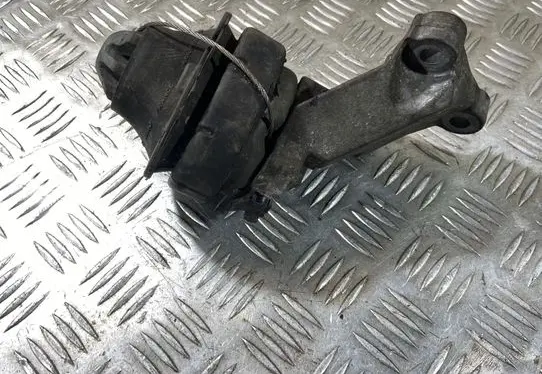 Volvo S80 Engine mount bracket 8683936 08649262