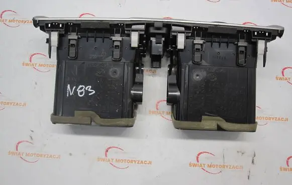 Mazda 3 III Dash center air vent grill BHR16491X