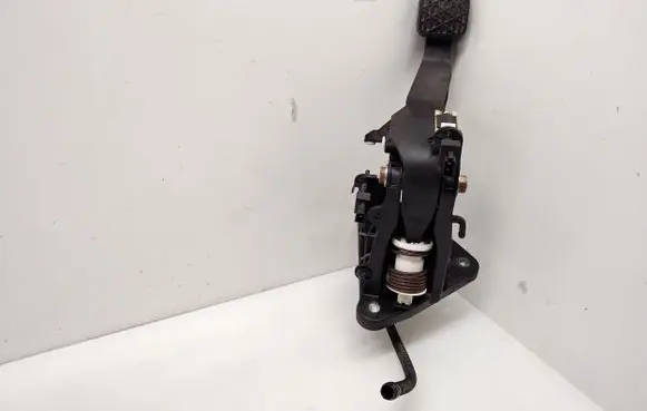 Mercedes-Benz A W176 Clutch pedal A2462900419 A2462906001 A2462900112